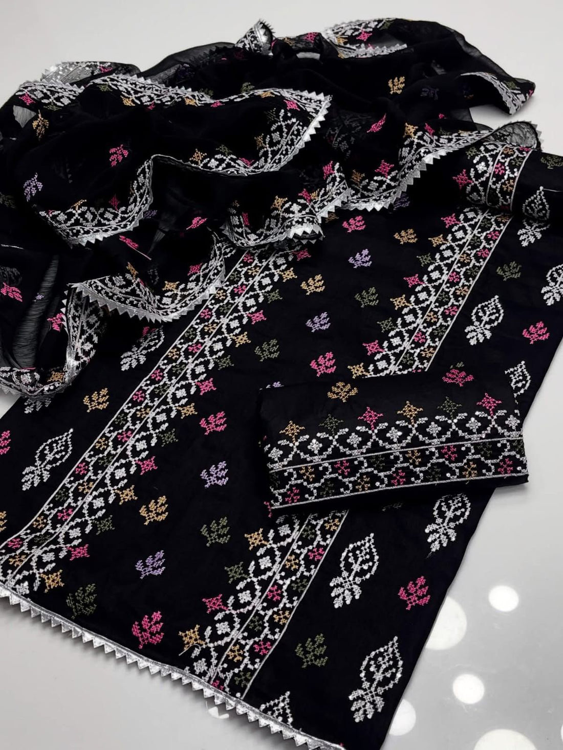 * Shirt Front Full heavy Embriodery with traditional Multani multi thread Embriodery  * Sleeves:Dyed  lawn cotton