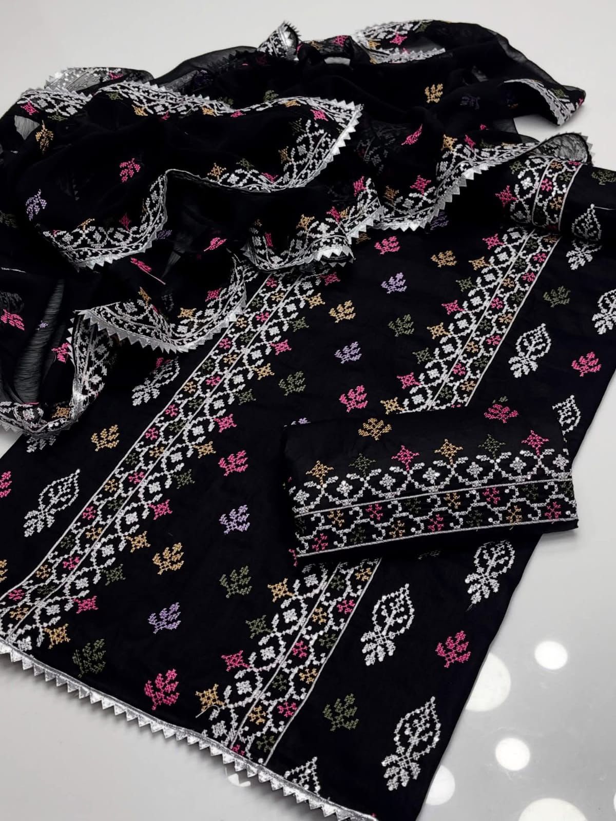 * Shirt Front Full heavy Embriodery with traditional Multani multi thread Embriodery  * Sleeves:Dyed  lawn cotton